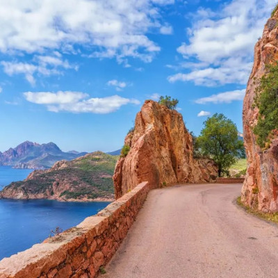 Drum în Calanques de Piana, Corsica