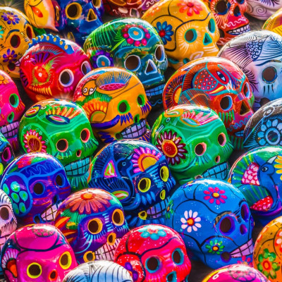 Crânii colorate